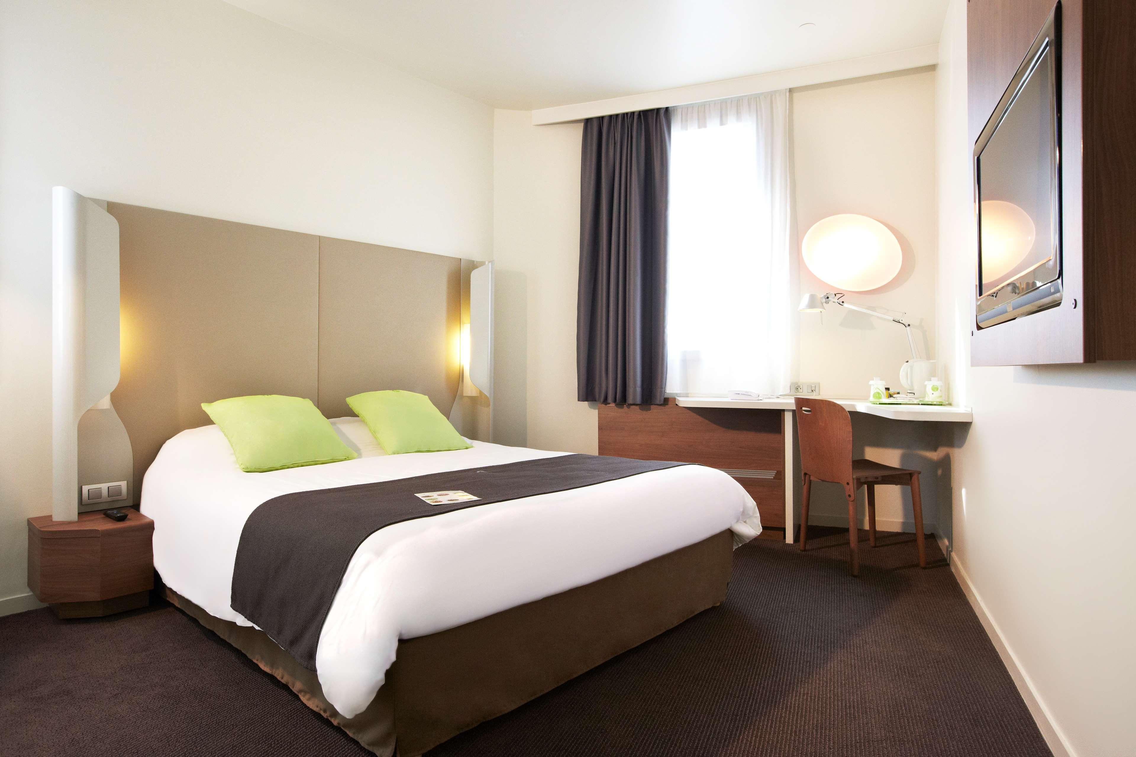 Campanile Saint-Quentin-En-Yvelines Hotel Монтини-льо-Бретоньо Екстериор снимка