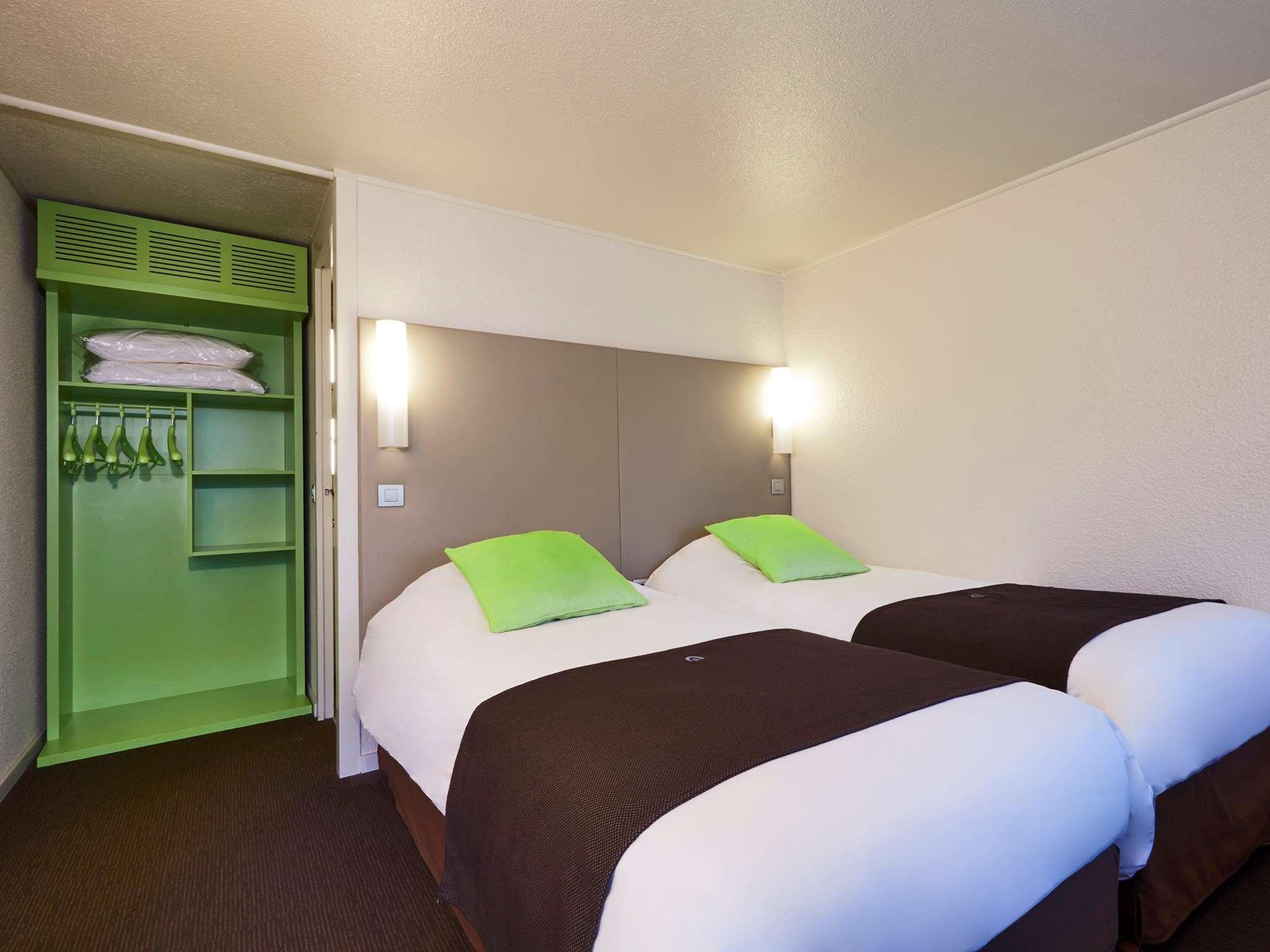 Campanile Saint-Quentin-En-Yvelines Hotel Монтини-льо-Бретоньо Екстериор снимка