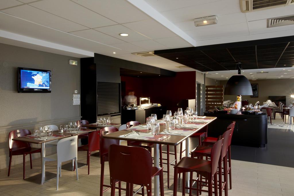 Campanile Saint-Quentin-En-Yvelines Hotel Монтини-льо-Бретоньо Ресторант снимка