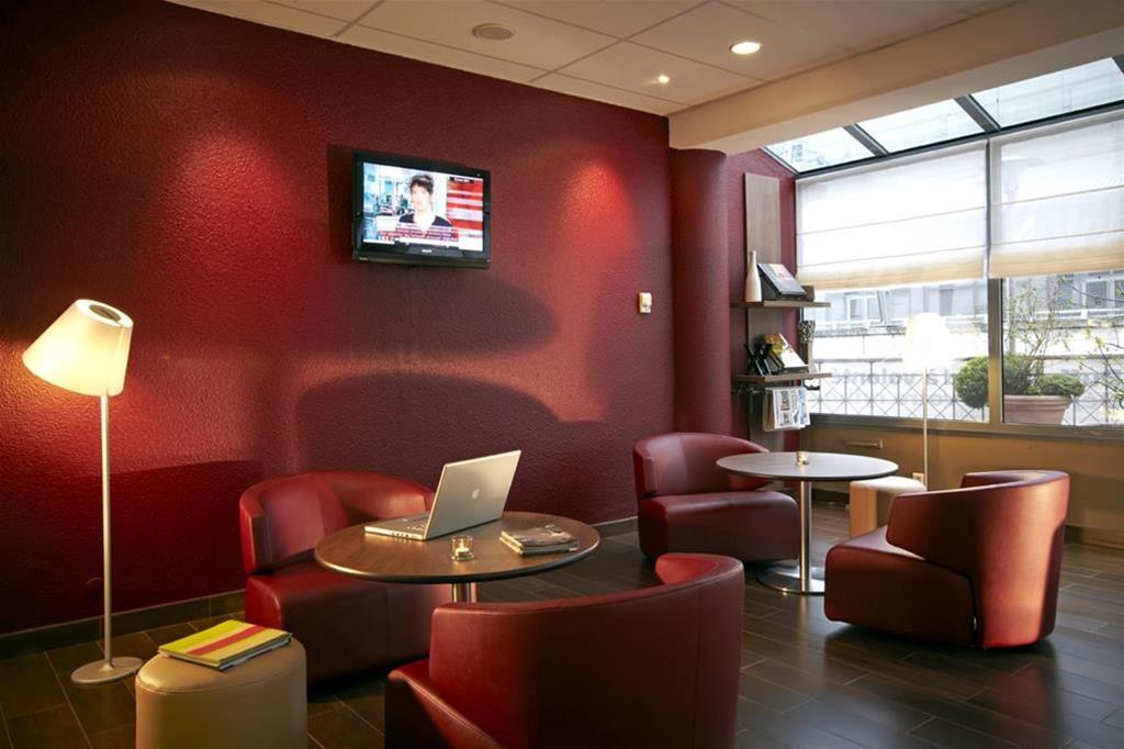 Campanile Saint-Quentin-En-Yvelines Hotel Монтини-льо-Бретоньо Ресторант снимка