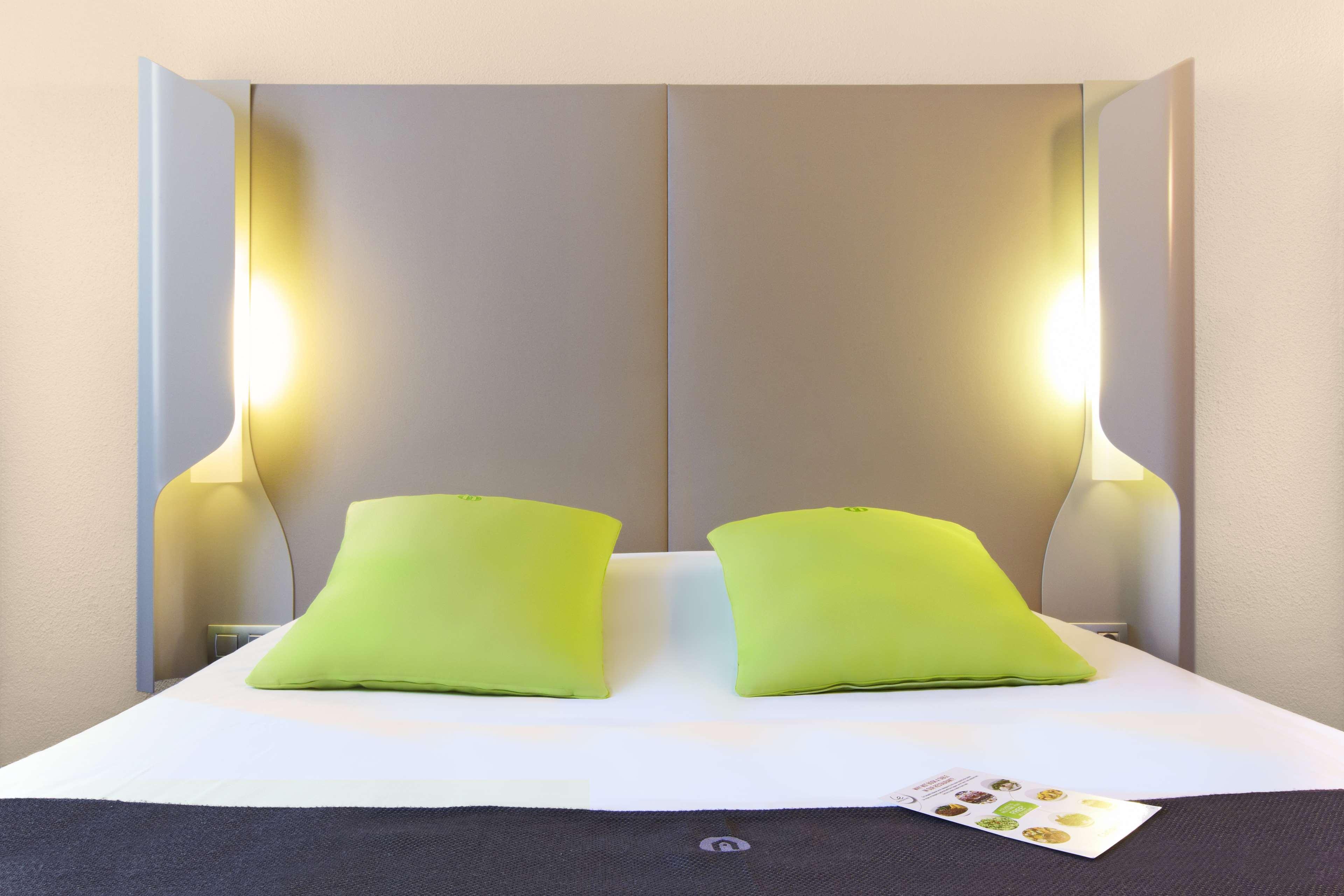 Campanile Saint-Quentin-En-Yvelines Hotel Монтини-льо-Бретоньо Екстериор снимка