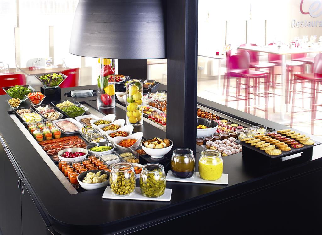 Campanile Saint-Quentin-En-Yvelines Hotel Монтини-льо-Бретоньо Екстериор снимка