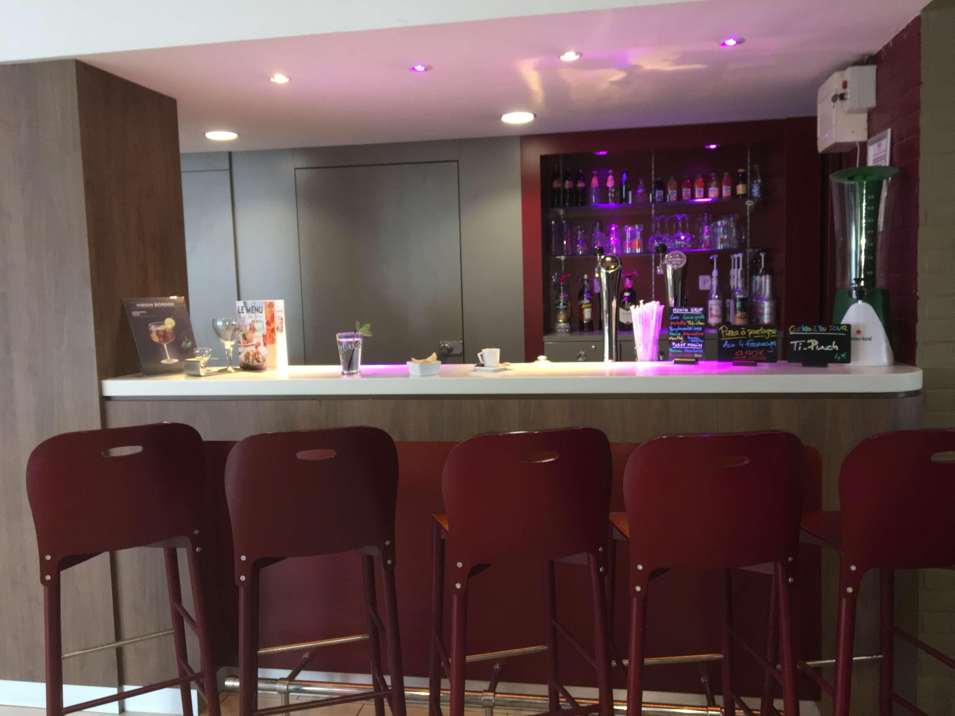 Campanile Saint-Quentin-En-Yvelines Hotel Монтини-льо-Бретоньо Екстериор снимка