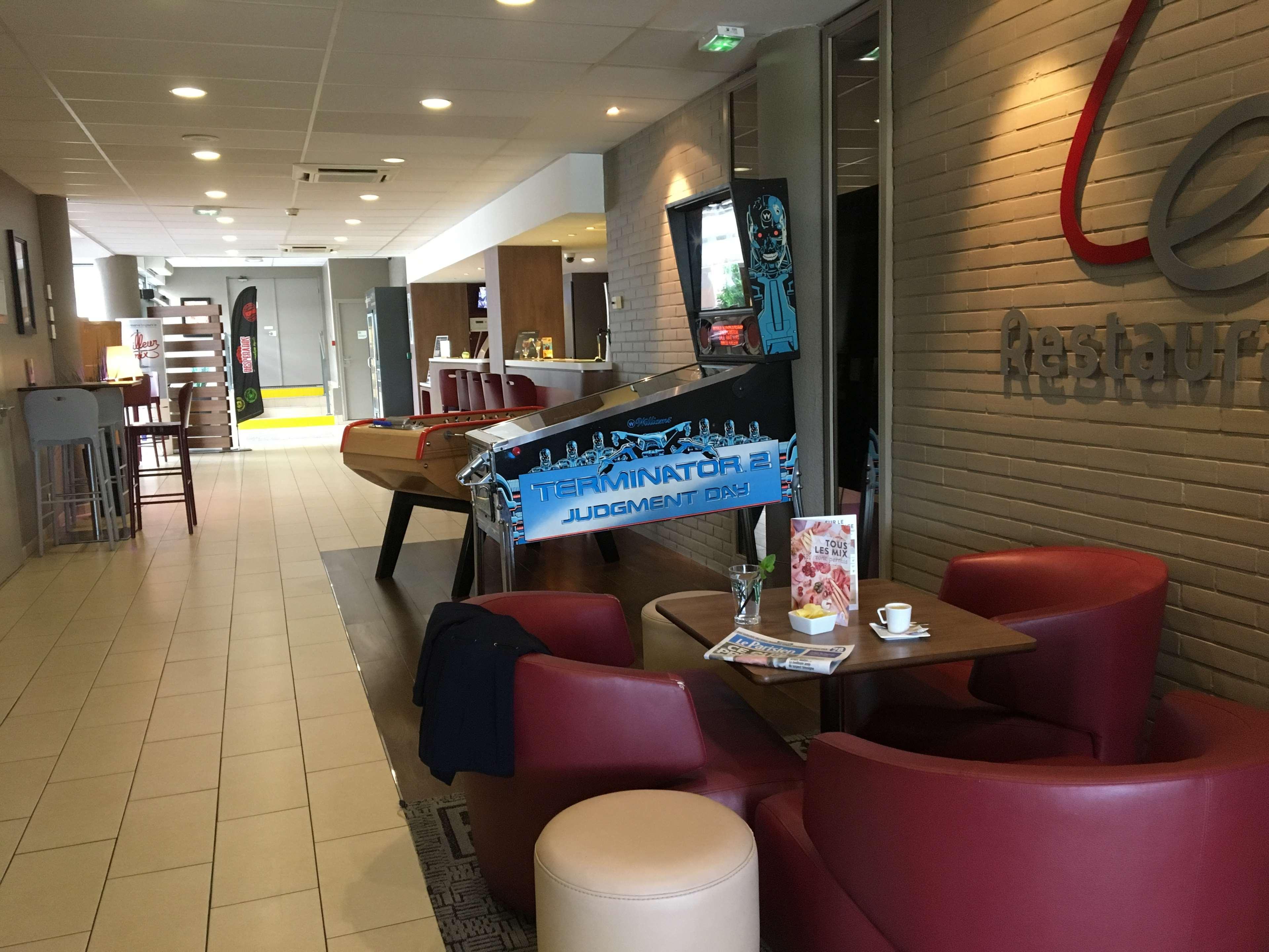 Campanile Saint-Quentin-En-Yvelines Hotel Монтини-льо-Бретоньо Екстериор снимка
