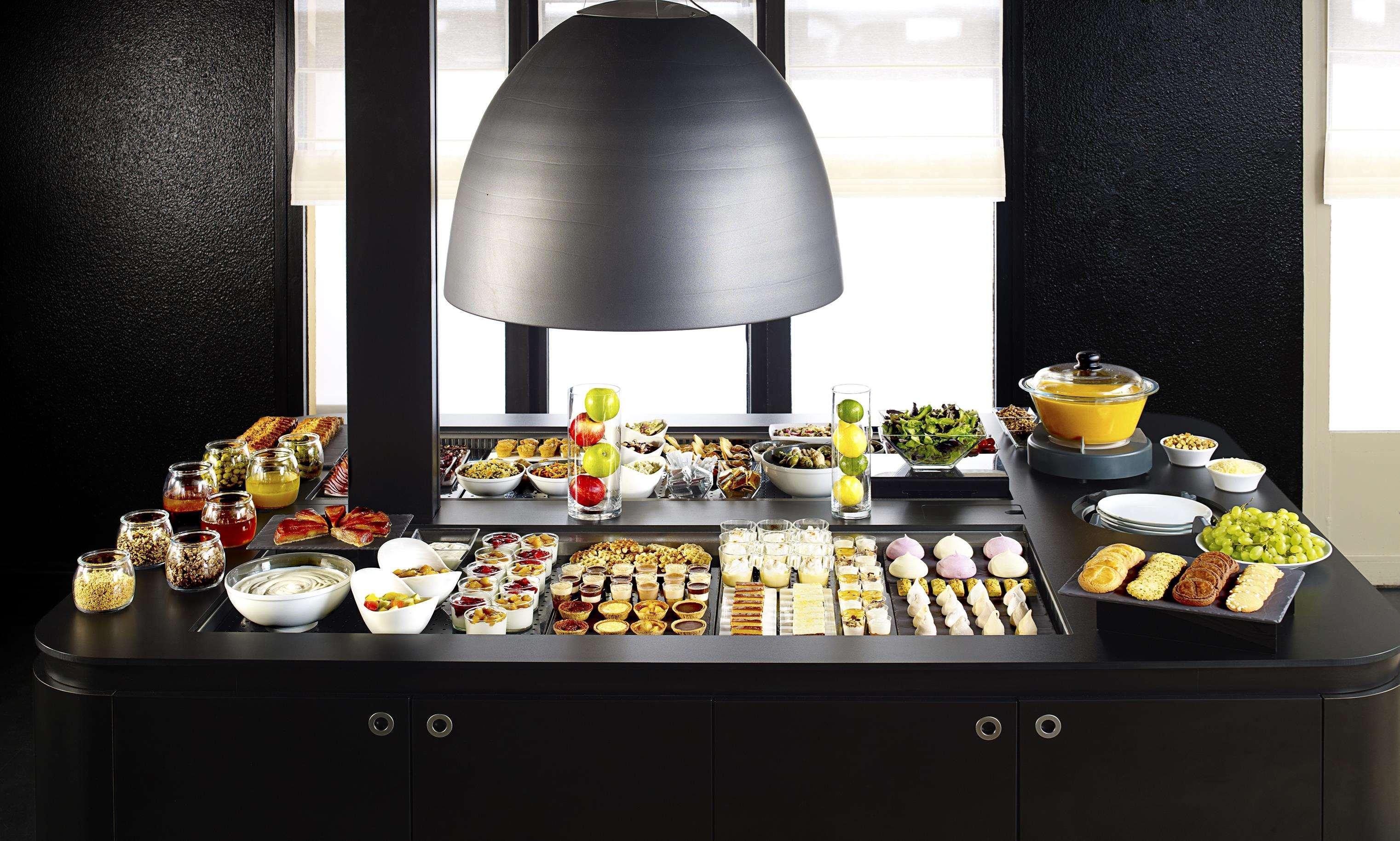 Campanile Saint-Quentin-En-Yvelines Hotel Монтини-льо-Бретоньо Екстериор снимка