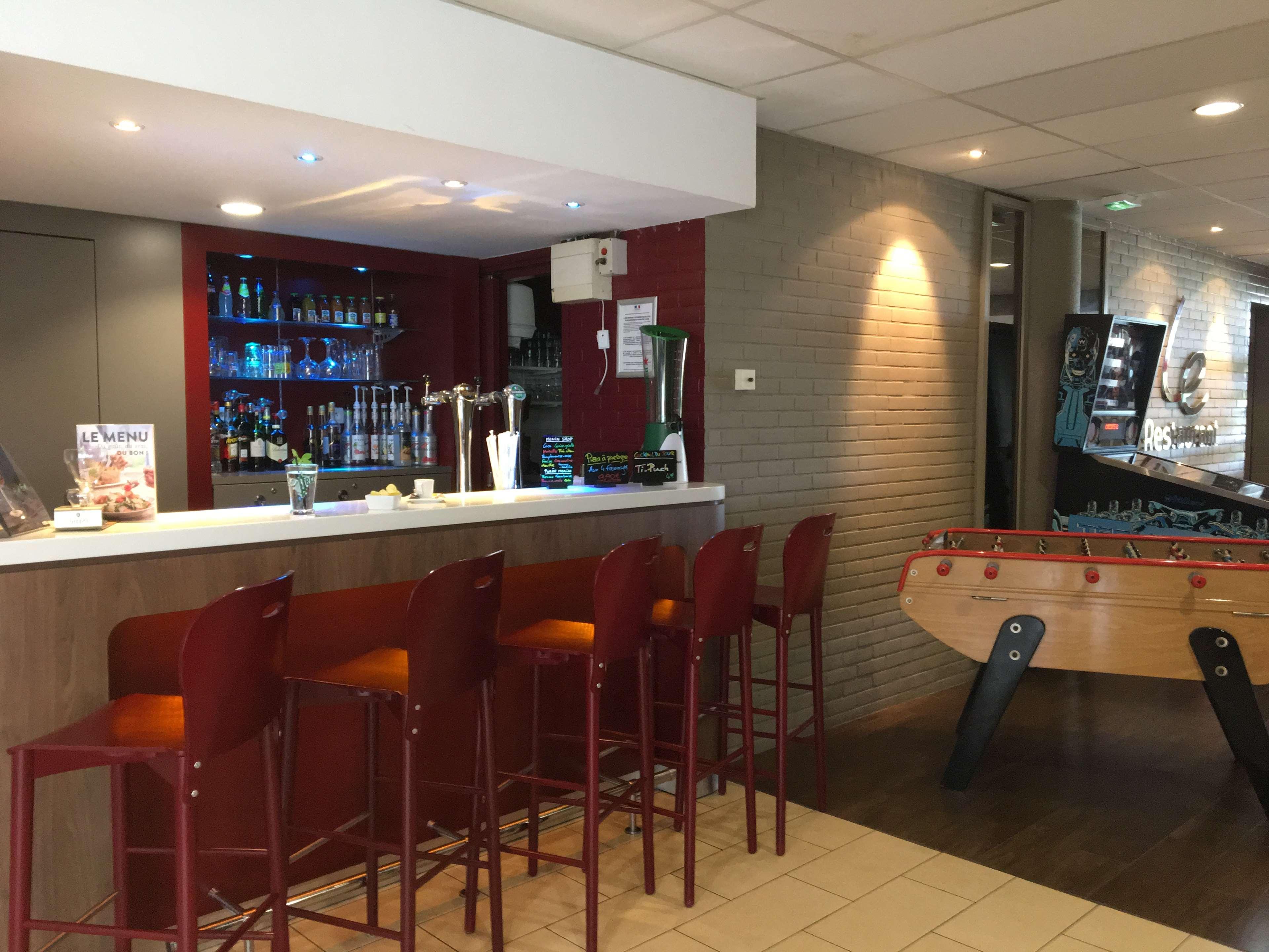 Campanile Saint-Quentin-En-Yvelines Hotel Монтини-льо-Бретоньо Екстериор снимка