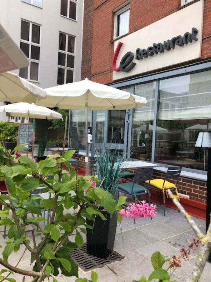 Campanile Saint-Quentin-En-Yvelines Hotel Монтини-льо-Бретоньо Екстериор снимка