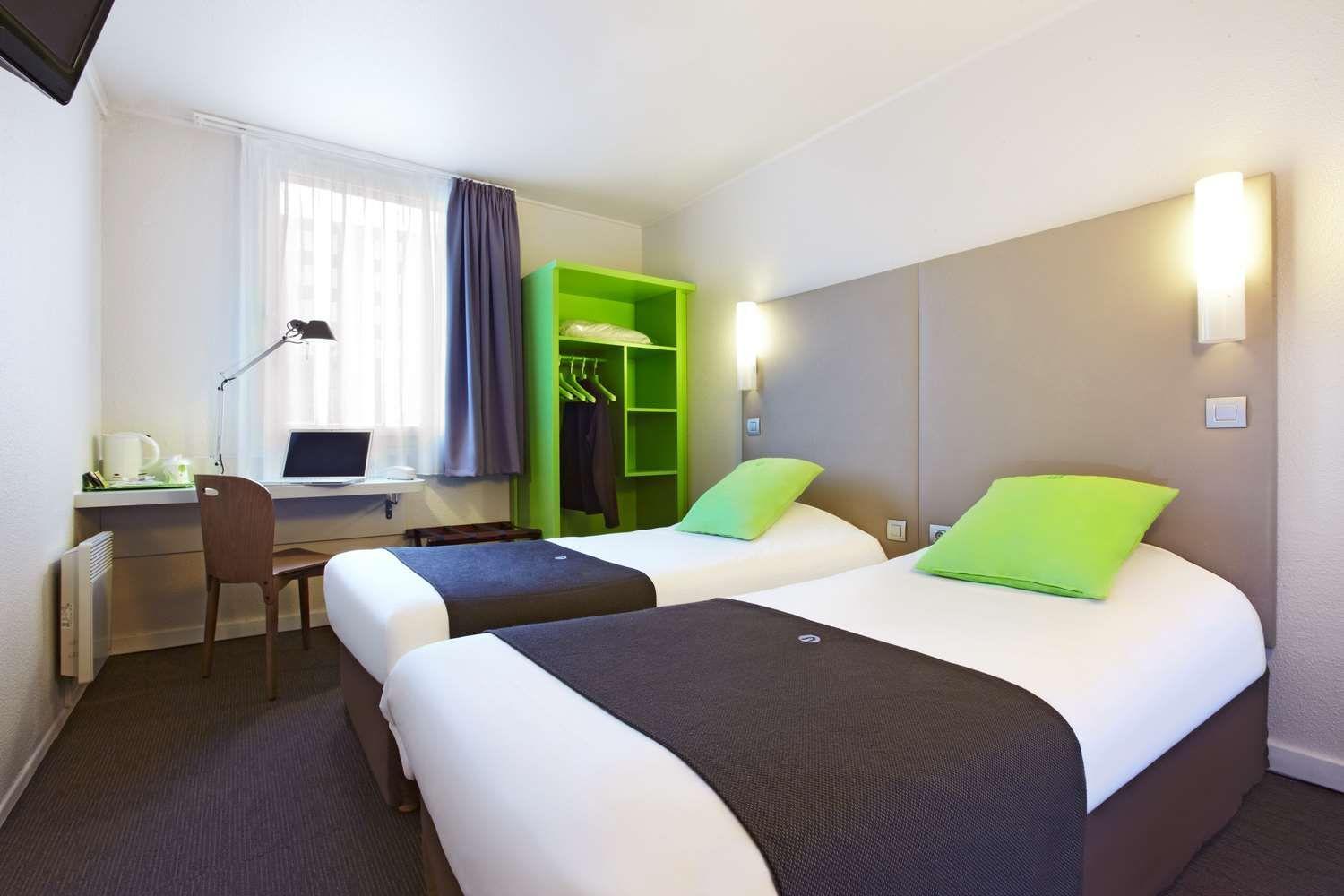 Campanile Saint-Quentin-En-Yvelines Hotel Монтини-льо-Бретоньо Екстериор снимка