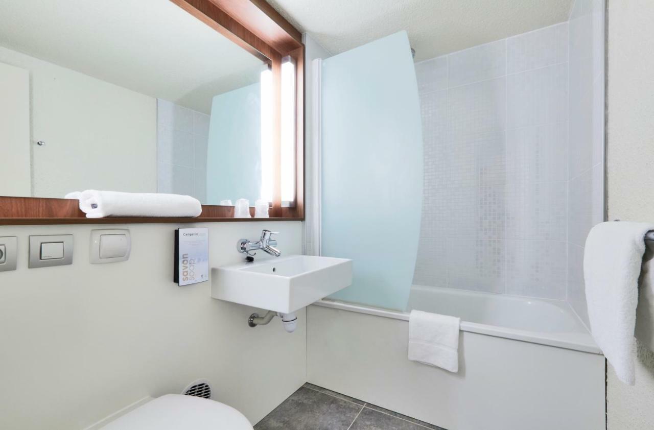 Campanile Saint-Quentin-En-Yvelines Hotel Монтини-льо-Бретоньо Екстериор снимка